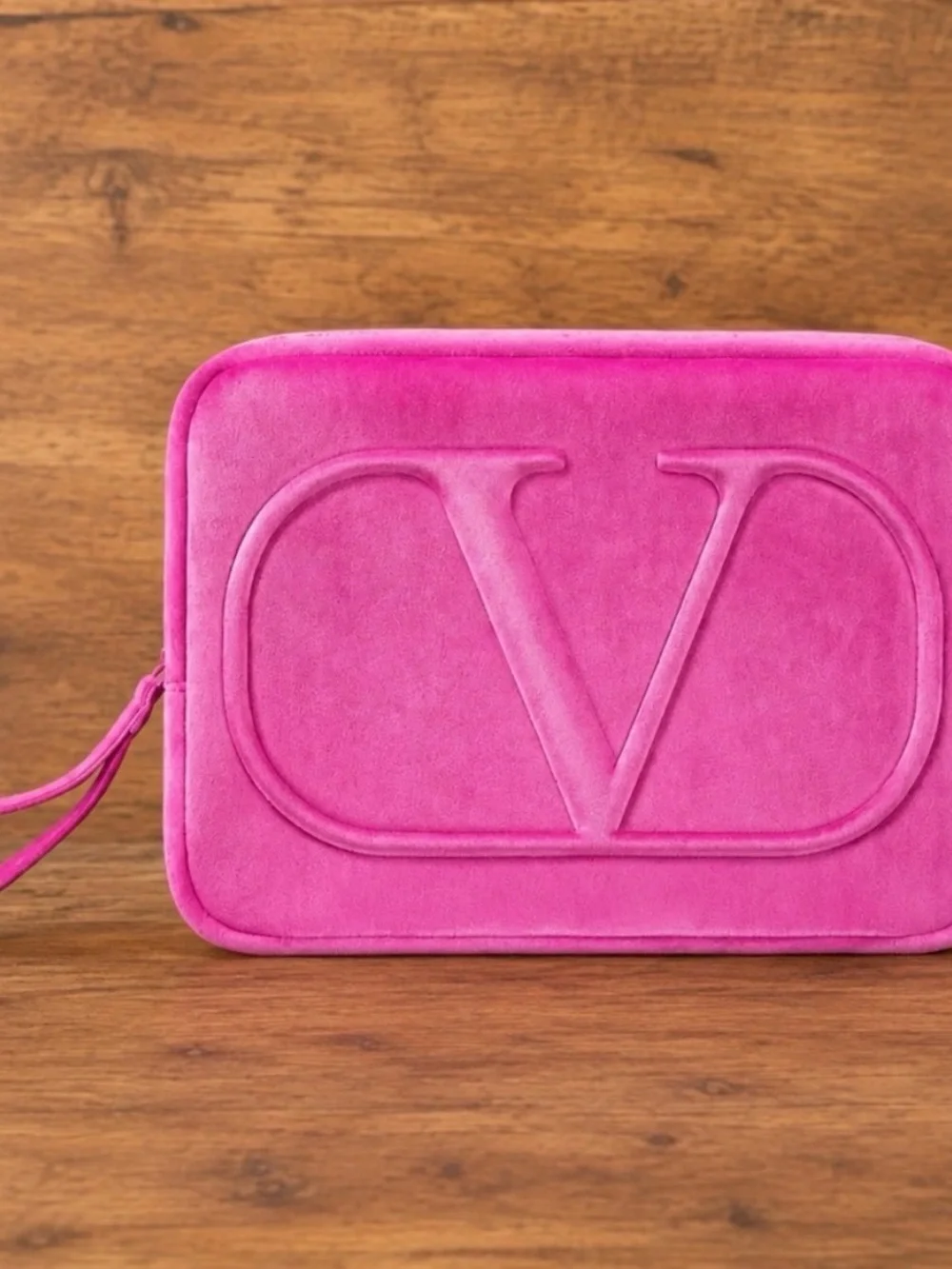 Valentino elegant makeup